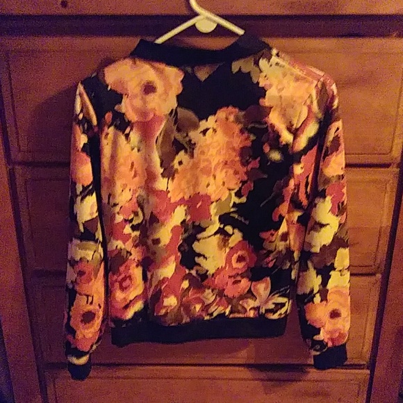 Floral jacket - Picture 2 of 2